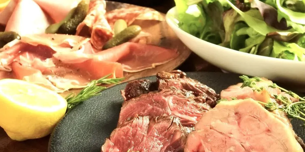 【Venti ヴェンティ 飲み放題付き】メインは銘柄豚と熟成ハラミの「肉コース」
