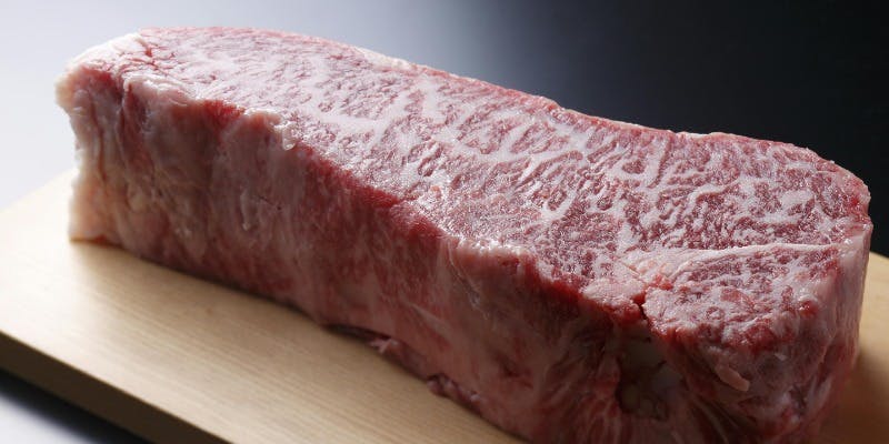 【阿波羅的 Carne（黑毛和牛）套餐】主菜為黑毛和牛瘦肉，附豐富的自製前菜與義大利麵まで