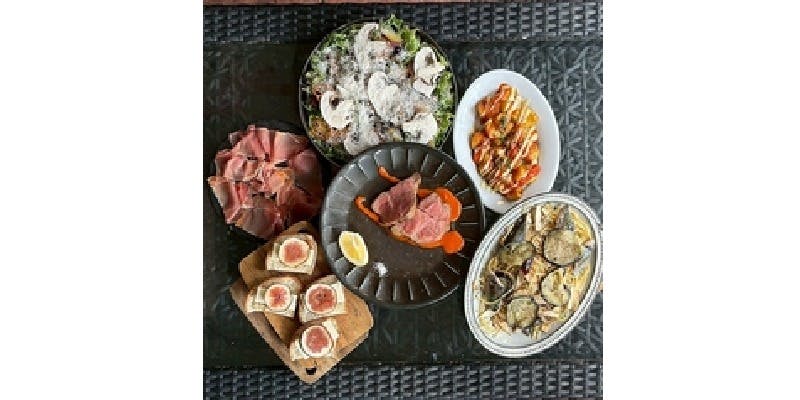 Year-End Party from December 12 - 6 dishes with 2 hours of all-you-can-drink! Grilled Iberian Pork Course