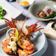「海鮮づくしコース」鮑や伊勢海老をメインに楽しむ。特製すき焼き付き