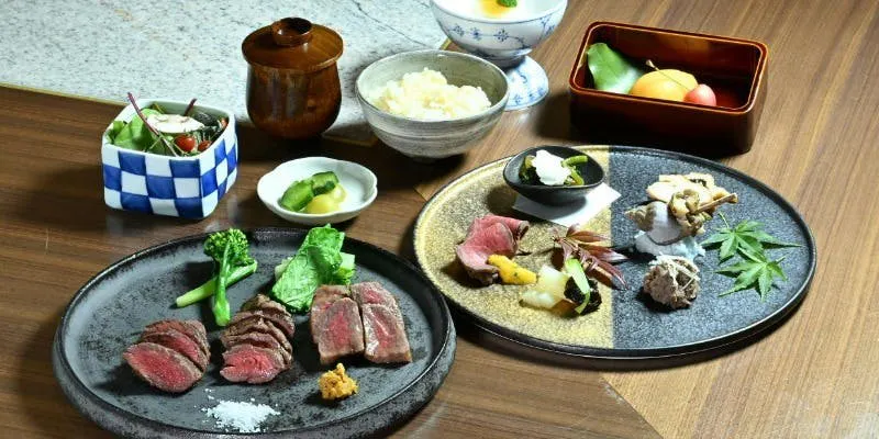 「煉（れん）コース」品尝花乃牛不同部位的特别套餐