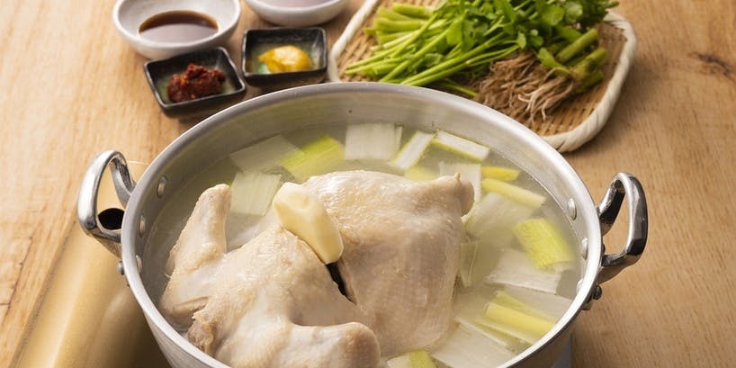 燉雞一羽（整隻雞鍋）和烤雞串3串