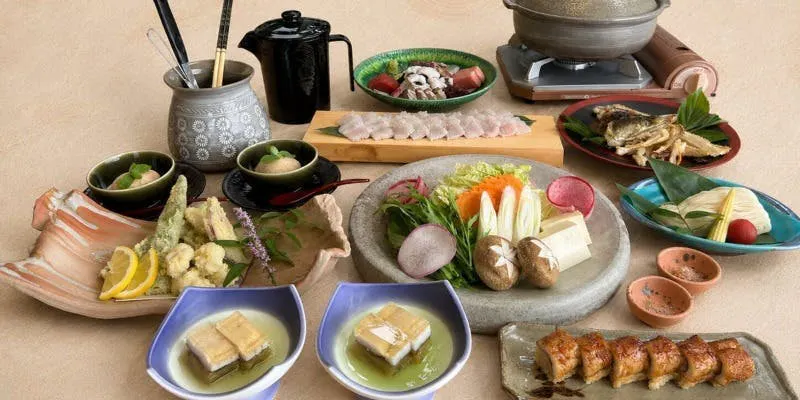 期間限定晚餐「鱧魚鍋套餐」/鱧魚川燙、天婦羅、鱧魚涮涮鍋、棒壽司等