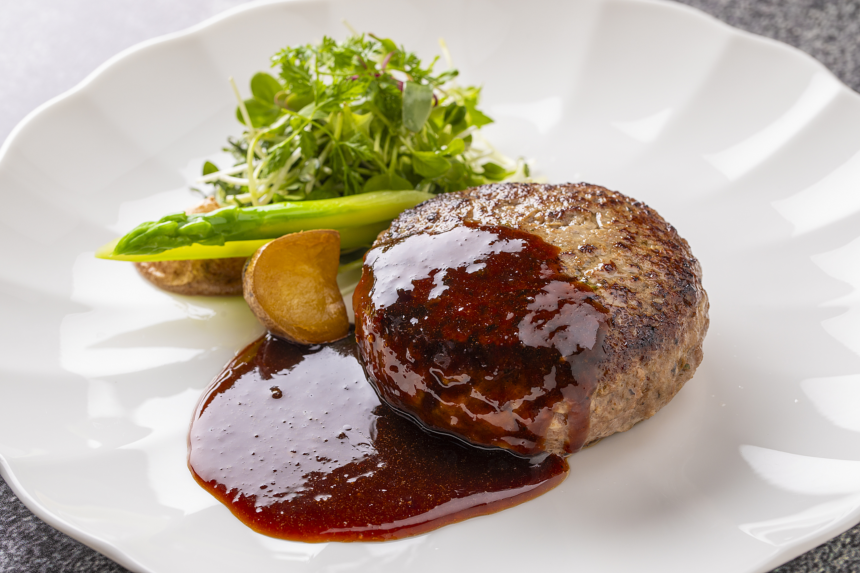 【LUNCH】◇酒店特製漢堡排套餐◇ 附沙拉、湯、麵包、咖啡