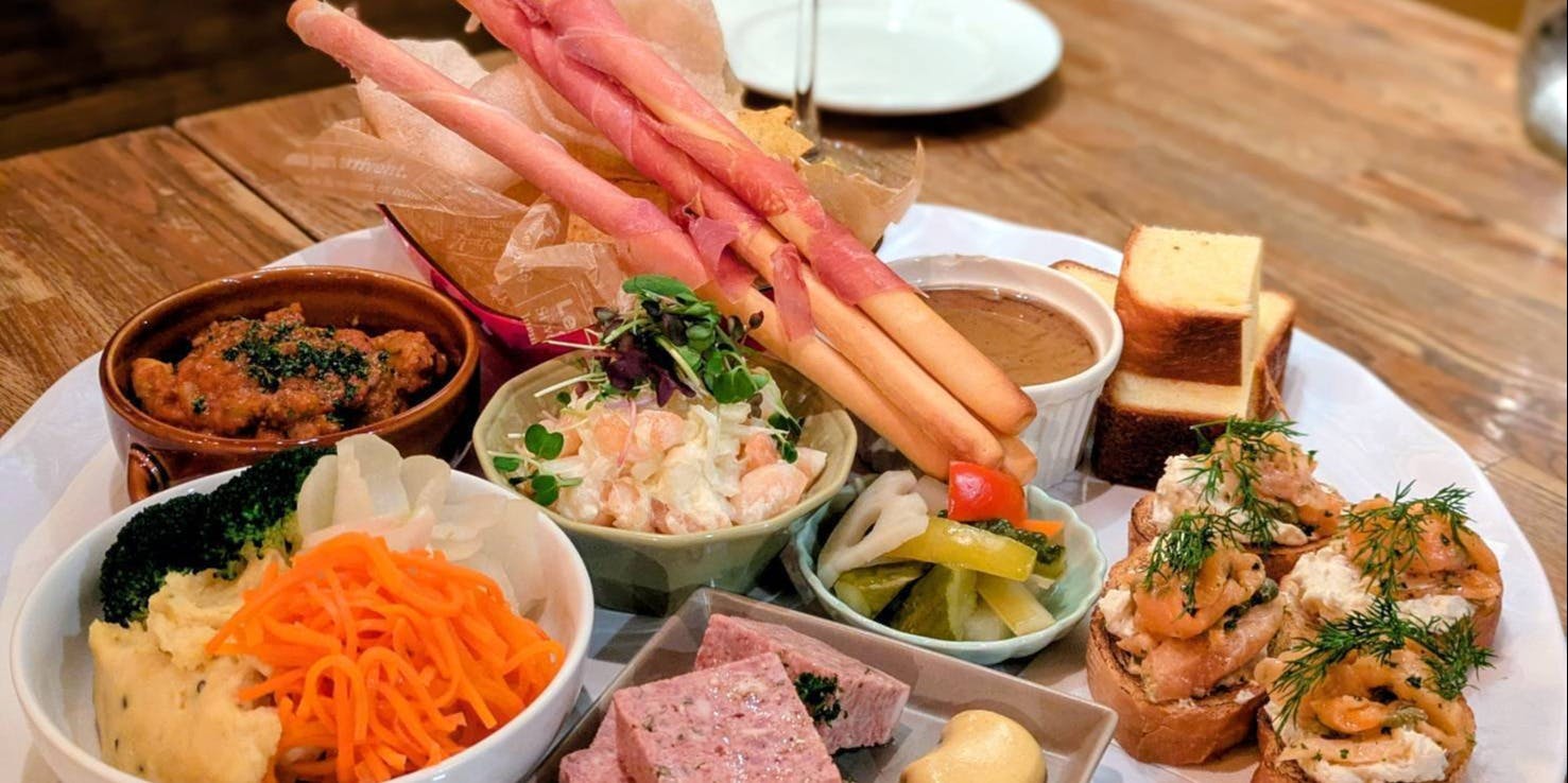 여름을 맞아 리뉴얼! 각종 모임에 이용하실 수 있는 정규 코스! 2.5h제 음료 무제한 포함 세금 포함 6,600 코스