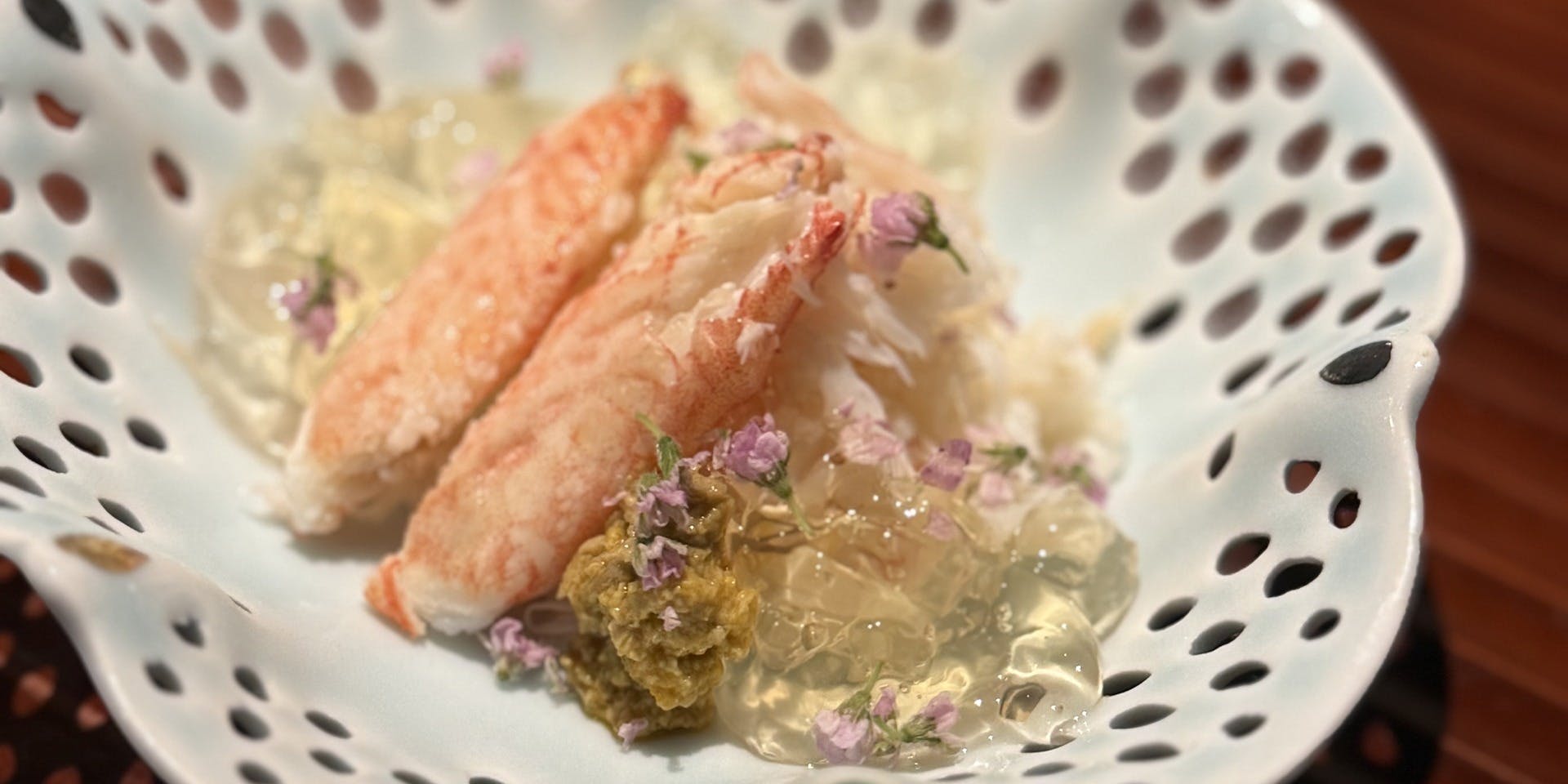 【尊享怀石】以时令馈赠制成的顶级美食。共约9道菜品。