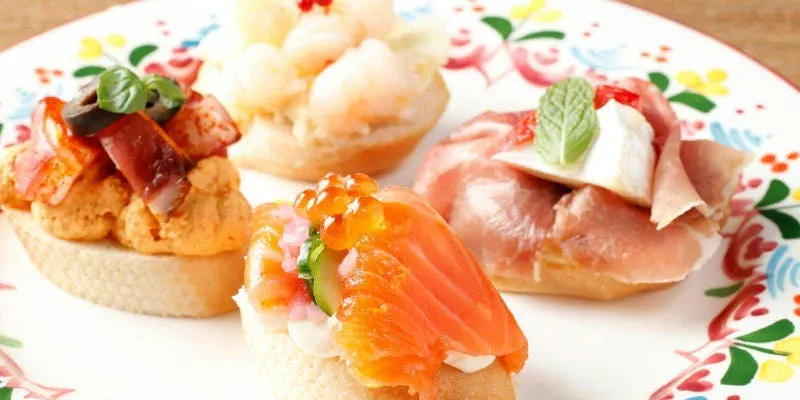 【女子会プラン】ピンチョスや魚介パエリアなど全7皿