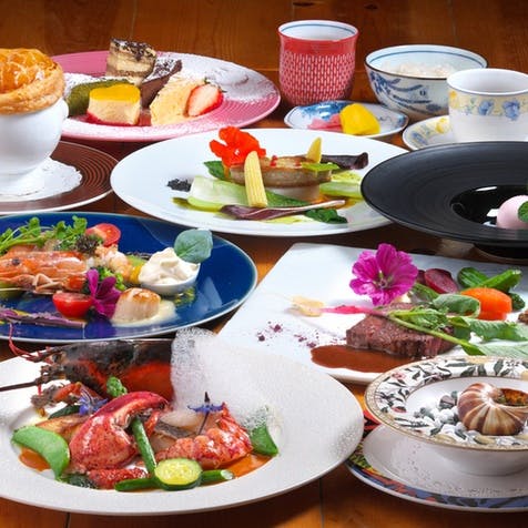 尊享晚餐（牛排70g）包含鱼子酱、龙虾、鲍鱼、鹅肝的超豪华套餐