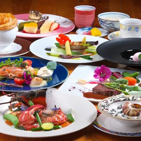 尊享晚餐(牛排70g)包含鱼子酱、龙虾、鲍鱼、鹅肝的超豪华套餐