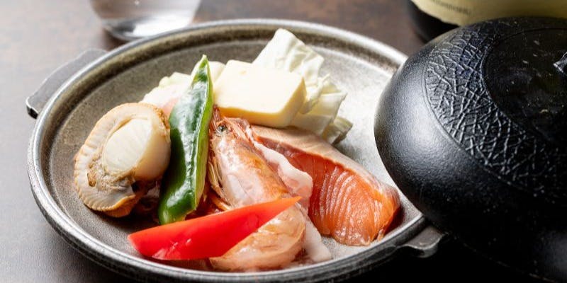 【해산물 코스 전 8품】홋카이도산 제철 생선 회, 비에이산 옥수수 계란찜, 긴포와 가리비 된장구이 등