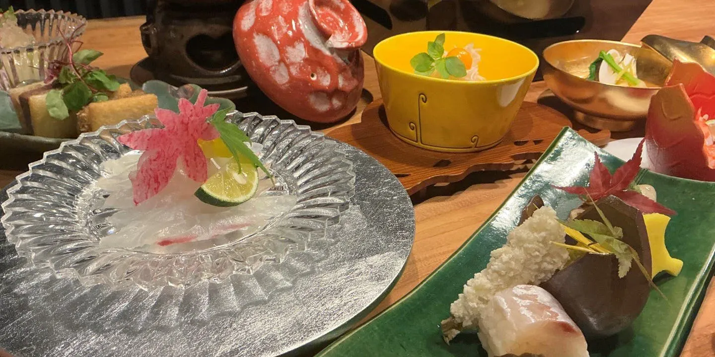 【晚餐板前割烹】主厨推荐套餐,酒肴7种拼盘、时令高级鱼炭火烧烤等共9道菜品