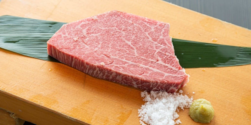 [Premium Omi Beef Course] Enjoy three recommended cuts of Omi Beef, including the Omi Beef Filet Steak