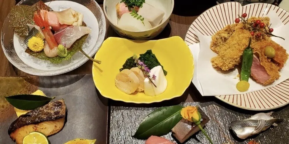 시월 선채부터 전채, 회, 밥류, 디저트 등, 총 10가지 다양한 요리를 맛볼 수 있는 호화로운 플랜