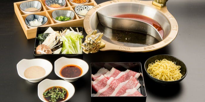 【黑毛和牛肩腹肉＆大山紅寶石】涮涮鍋山全套套餐　也推薦用於聚餐或喜慶場合