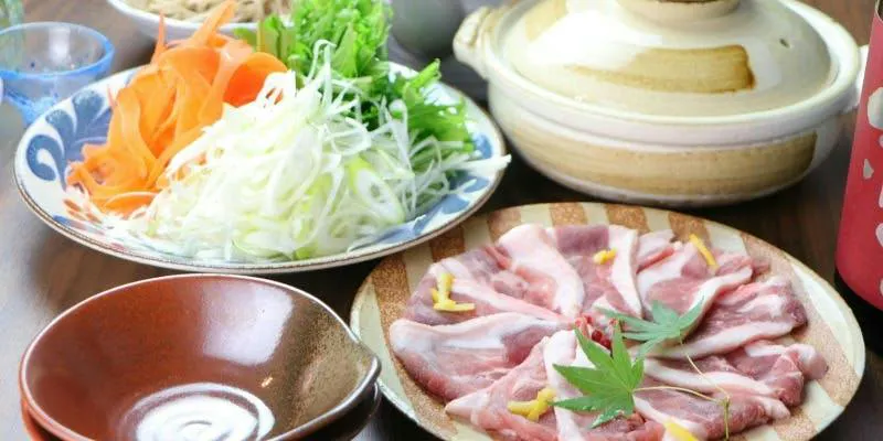 【鸭肉火锅套餐】国产鸭肉火锅与稻草炙烤鲣鱼等/共8道菜