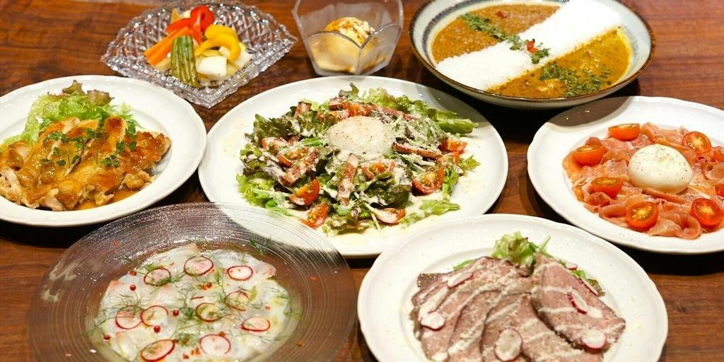 【高级套餐（8道菜）】包含招牌药膳咖喱在内的豪华8道菜