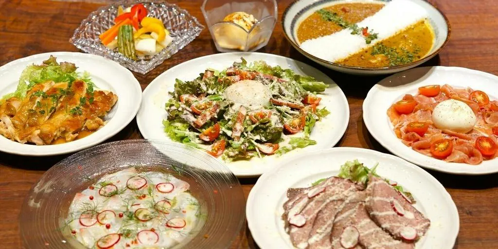【高级套餐（8道菜）】包含招牌药膳咖喱在内的豪华8道菜