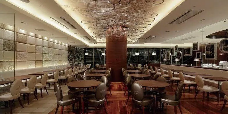 THE PLATINUM 大阪LUCUA店