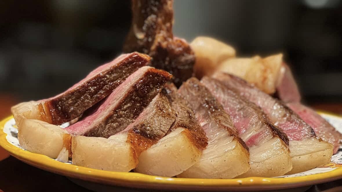 [BISTECCA all'Amuro] Aso Akaushi Bone-In L-Bone Approximately 1 kg