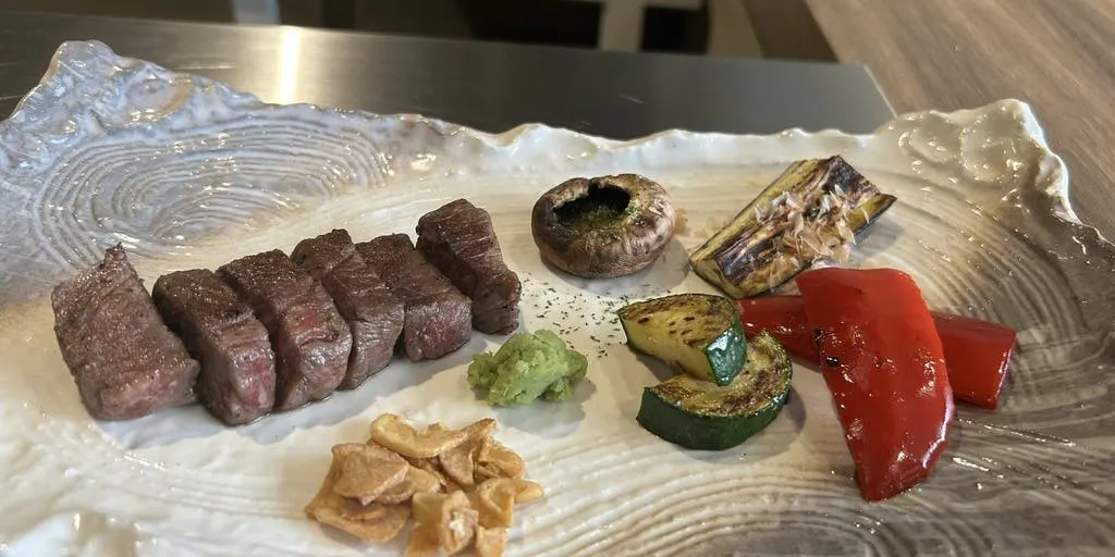Lunch Popular No.1: Japanese Black Beef Hamburger & Dice Steak Lunch