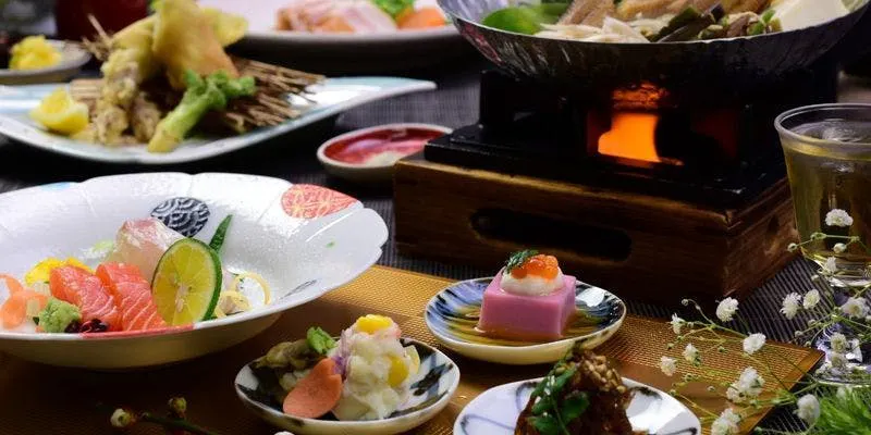 夏の爽涼と贅を尽くした一期一会 ~時不知の焼物・一色産うなぎ・天然生インド鮪の握り~」