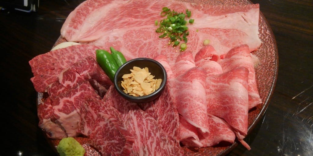 益市カルビやレンゲユッケ、メインの焼きしゃぶなど益市の人気メニューが愉しめる定番コース