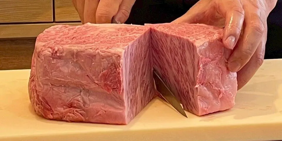 特別的日子用頂級黑毛和牛點綴的「紀念日周年紀念套餐」全九道菜品