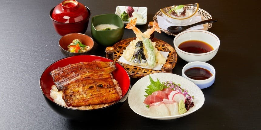 【笹御膳 竹】鰻丼（半尾）に造り2種や天ぷら、小鉢、とろろなど全7品