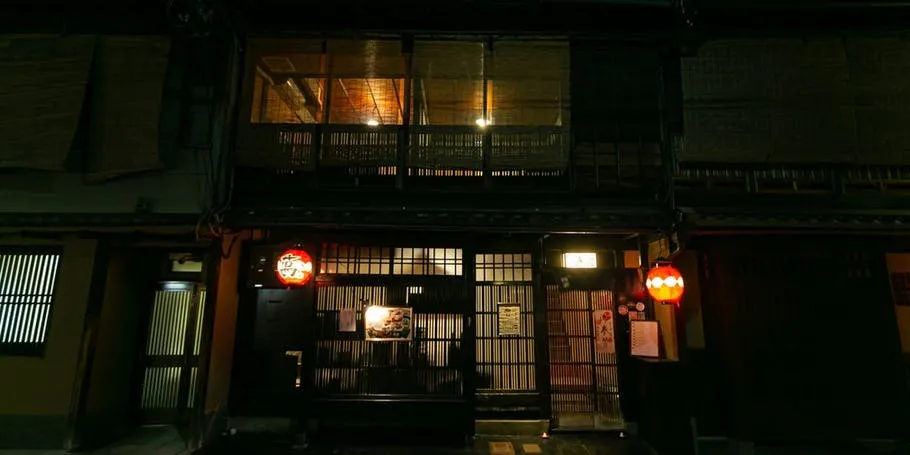 萬 燕楽