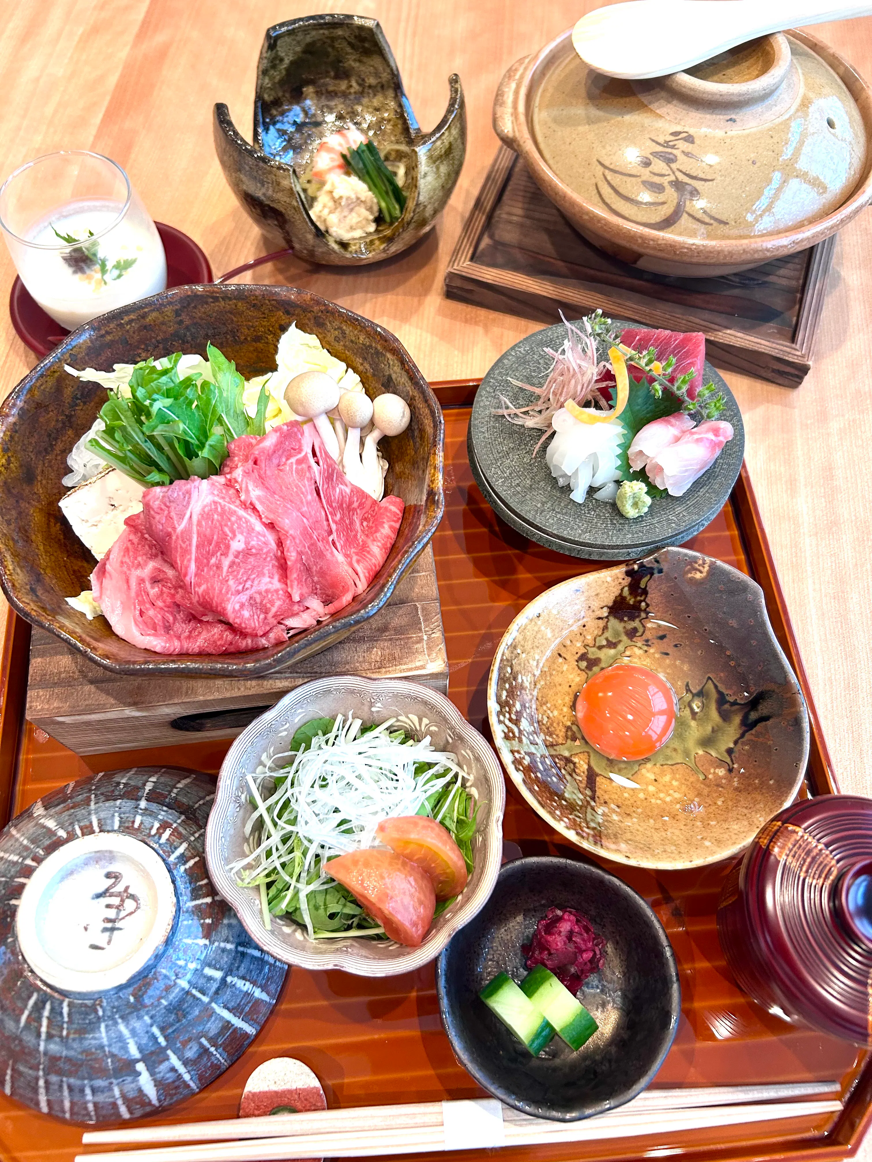 [Sukiyaki Set] Lunch-Exclusive Sukiyaki Made with Kumamoto Akaushi Beef