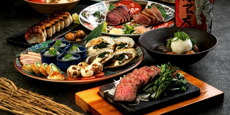 [Kuroshio Course] 13 dishes including straw-grilled assorted platter served on a large sashimi plate, straw-grilled domestic Wagyu sirloin, and straw-grilled eel pressed sushi, with 2 hours of all-you-can-drink included