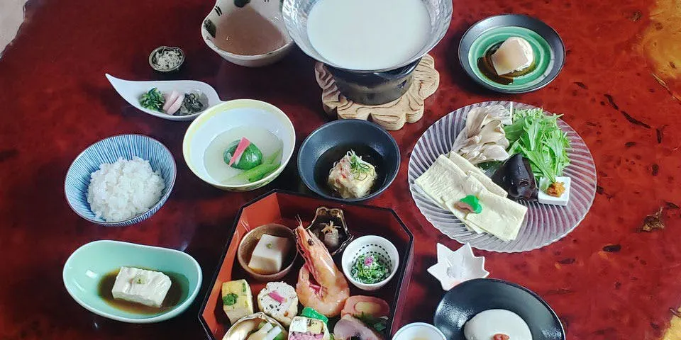 【午餐 松流(しょうりゅう)】前菜、八寸拼盤、創作料理一道、湯葉涮涮鍋等