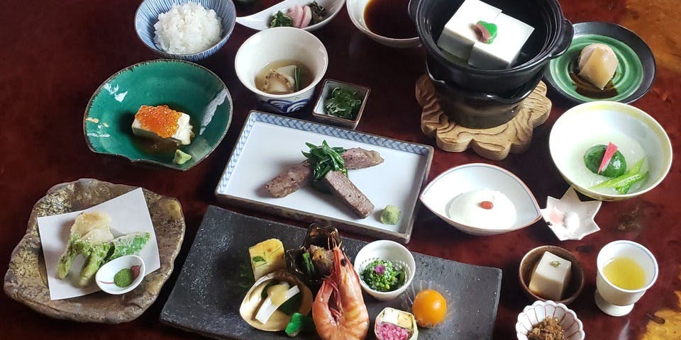 【夜席　松壽（しょうじゅ）】先付け、八寸盛り、創作の一品、油物、焼物、湯豆腐など