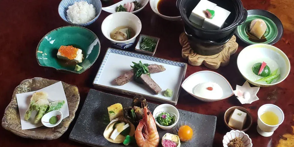 【晚餐　松壽（しょうじゅ）】前菜、八寸拼盤、創作料理一道、炸物、燒烤、湯豆腐等