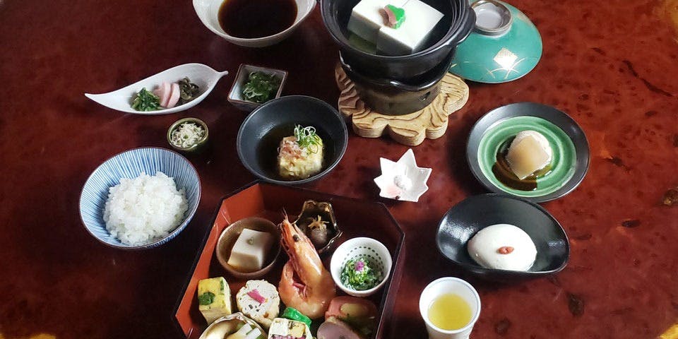 【昼席　松葉（しょうよう）】先付け、八寸盛り、湯豆腐など