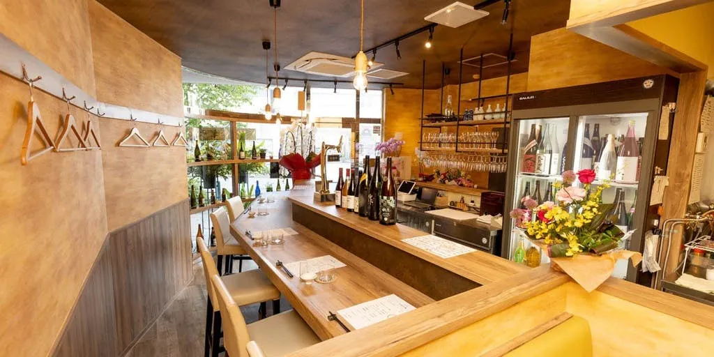 日本酒とナチュラルワイン KOUJINA