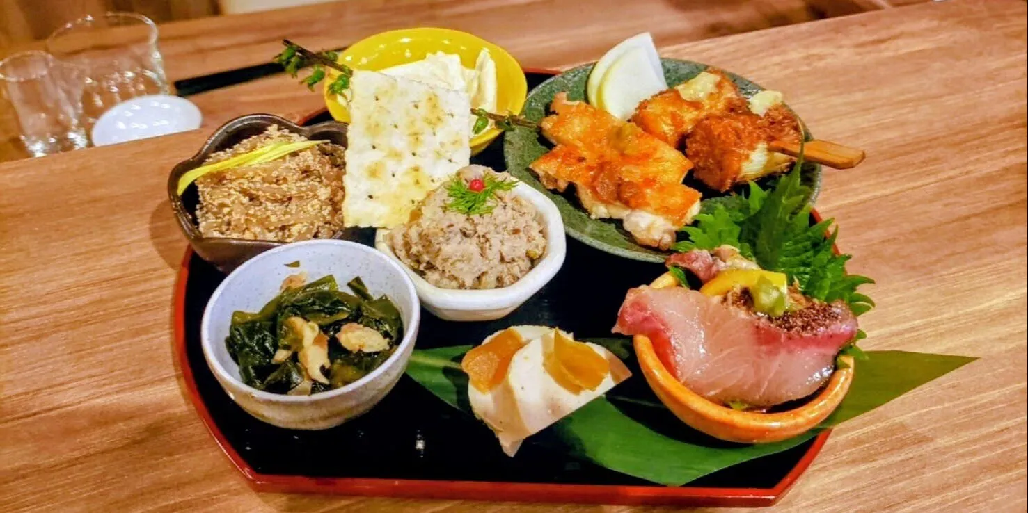 日本酒とナチュラルワイン KOUJINA