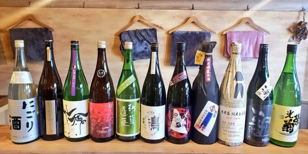 日本酒とナチュラルワイン KOUJINA