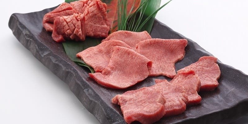 【厨师精选套餐】上等牛舌盐烤、黑毛和牛肋肉＆里脊、紫菜包饭等共13道菜