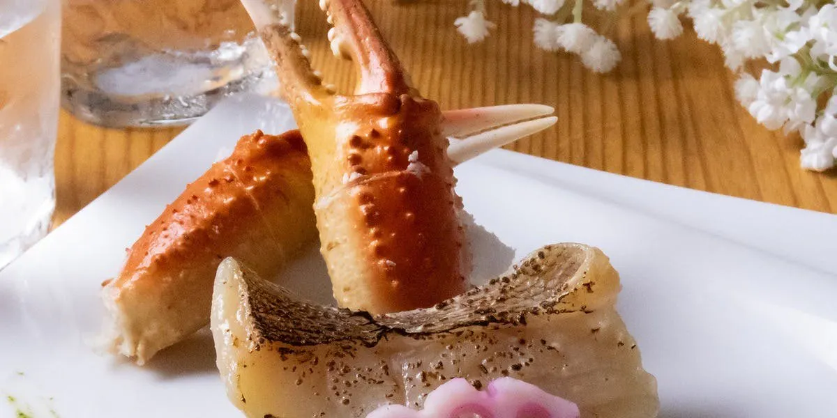 【和洋折衷懐石コース 全10品】雲丹・タラバガニ・松茸など厳選食材による豪華懐石