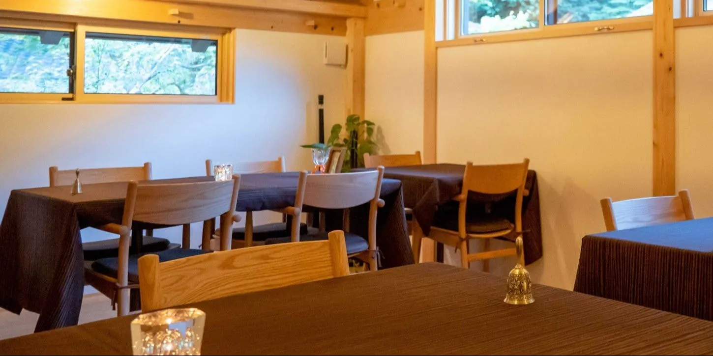 slow food restaurant 5+
