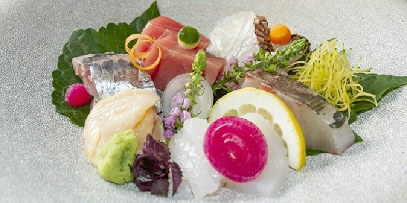 [Tsubaki: 8 Courses] An elevated course featuring seasonal sashimi, houraku-yaki, and finishing with rice cooked in an earthenware pot