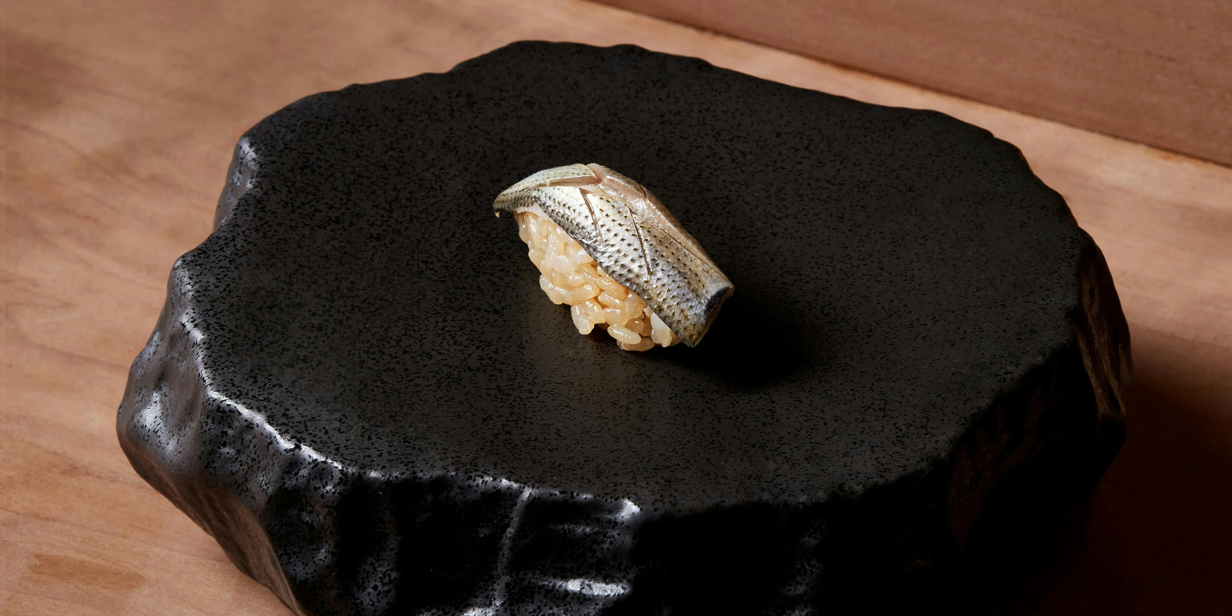 [Chef’s Choice Nigiri Course] A nigiri-centered course featuring 10 pieces of nigiri sushi, a hand roll with fatty tuna and salmon roe, sashimi, and more.