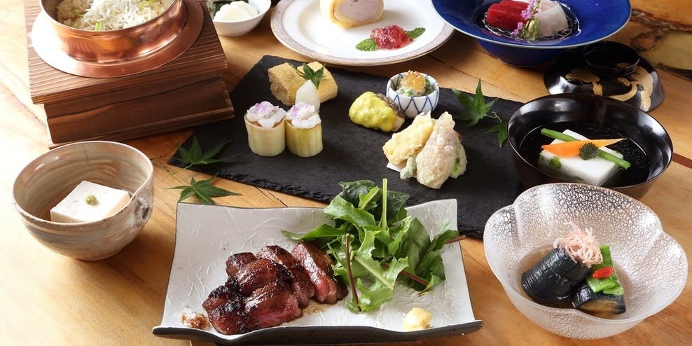 【主廚匠心套餐】前菜拼盤、生魚片、黑毛和牛、鯛魚釜飯等共9道菜