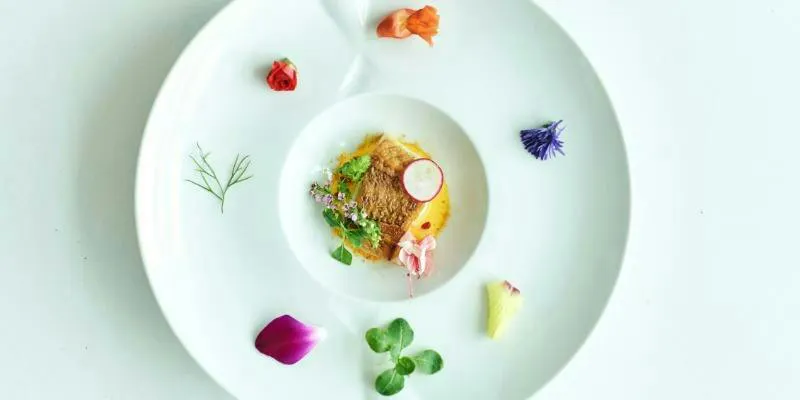 【Xmas2026】組数限定・特別価格×乾杯スパークリング付×魚のパイ包み＆牛フィレ全5品【Xmasランチ】