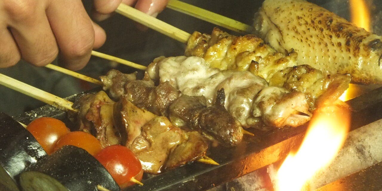 【2시간 음료 무제한 포함】히나이 토종닭 꼬치구이와 명물 닭소바를 맛보는 「華蔵 연회 코스」