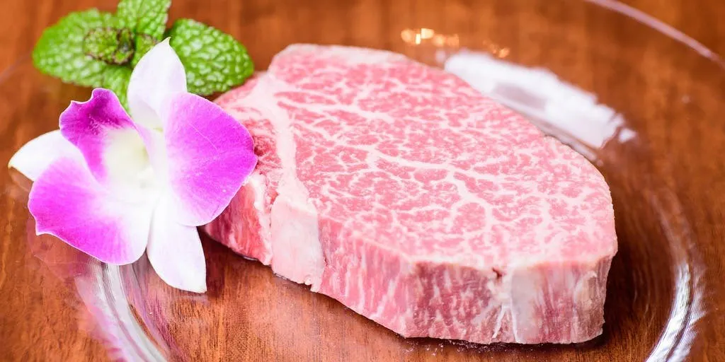 【挑戰菲力牛排套餐】牛頸肉刺身、廣島牛沙朗等共8道菜