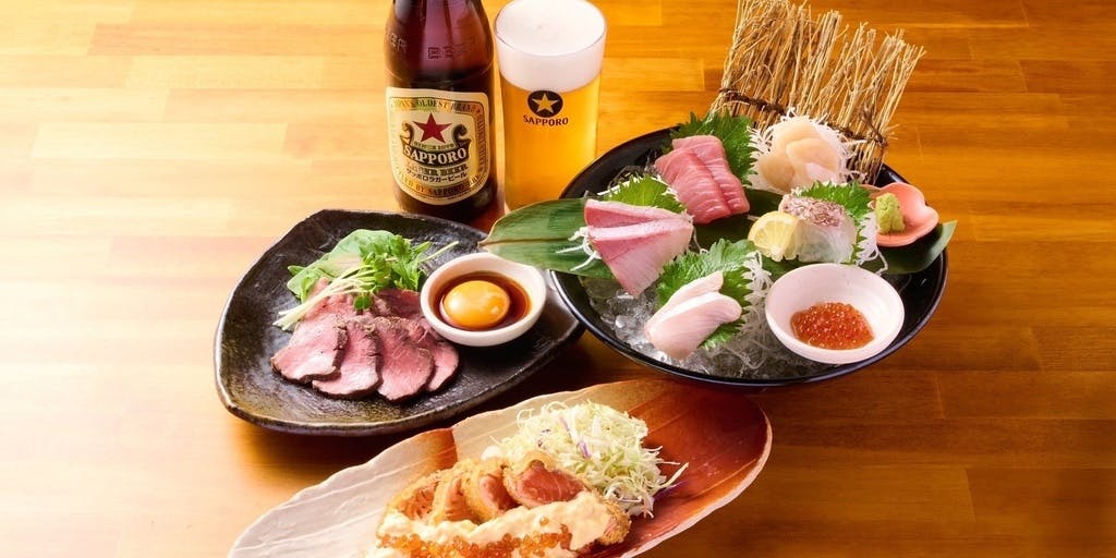 【輝心套餐】可品嚐3種生魚片與鮭魚半熟炸排，並享用甜點的全7道料理