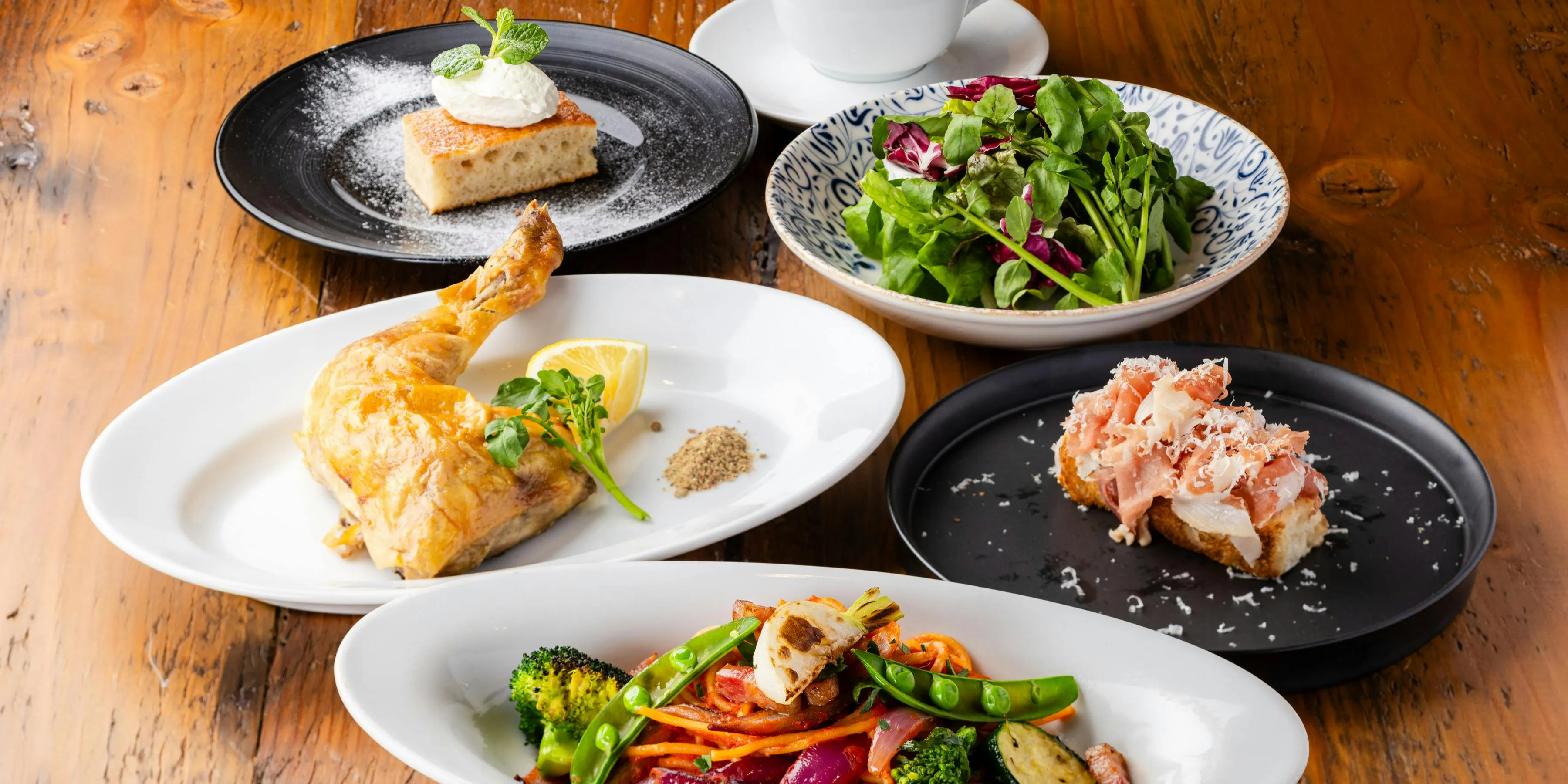 【LUNCH COURSE】명물 로티세리 치킨 및 선택 가능한 파스타 등 총 5종류