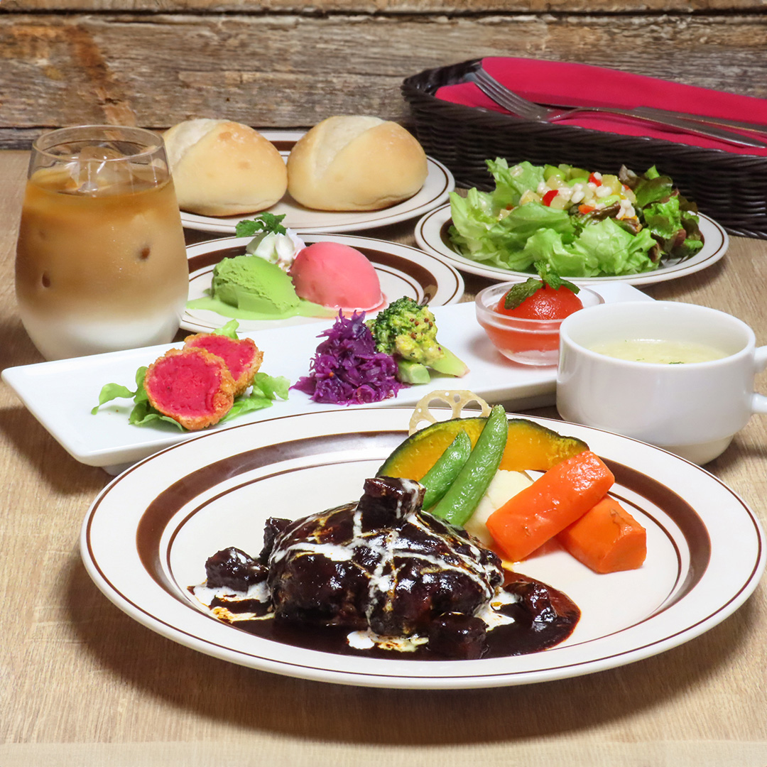 【ソフトドリンク1杯付き】ジューシーな特製ハンバーグを楽しむ全6品「キッチン大宮セット」